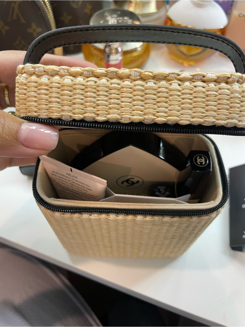 CHANEL Les Beiges Summer Essentials SOLD OUT (Case with Makeup)